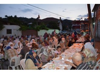 Efeler Belediyesi Ramazanda 48 Mahallede Binlerce Kişiye Ulaştı