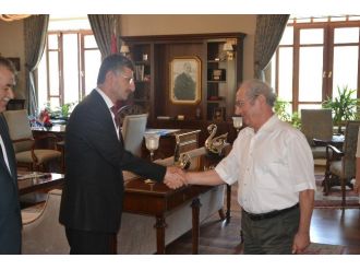 Vali Erdoğan Bektaş Personeliyle Bayramlaştı