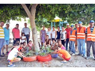 Hurda Lastikleri Saksıya Dönüştürdüler