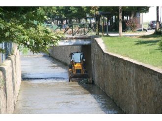 Dsi Kanalında Temizlik Çalışmaları