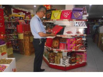 Zabıtadan Şeker Ve Çikolata Denetimi