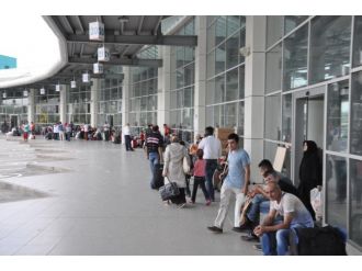 Sakarya Şehirlerarası Terminalinde Bayram Yoğunluğu Başladı