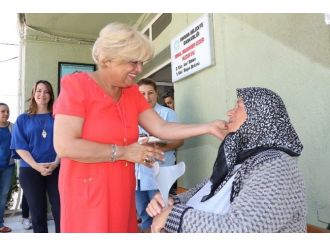 Manisa Huzurevinde Bayram Sevinci