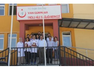 Bebek Dostu Kurum Ve Hekimlere Plaket