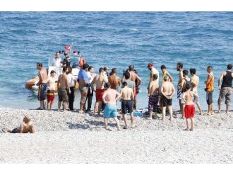 Dünyaca Ünlü Konyaaltı Sahili’nde “Trajikomik” Kayıp İhbarı