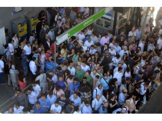 Trafik Yoğunluğu Metrobüs Duraklarını Da Olumsuz Etkiledi