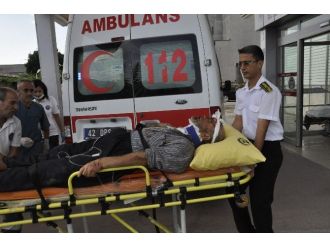 Traktör Uçuruma Devrildi: 3 Yaralı