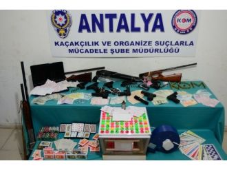 Antalya’da Suç Örgütü Operasyonu: 17 Gözaltı