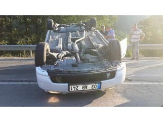 Takla Atan Otomobildeki 4 Kişi Yaralandı