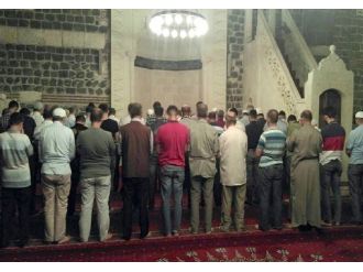 Diyarbakır’da Ramazan Ayının Son Teravih Namazı Kılındı