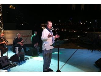 Ahmet Özhan Gaziosmanpaşa’da Sevenleriyle Buluştu