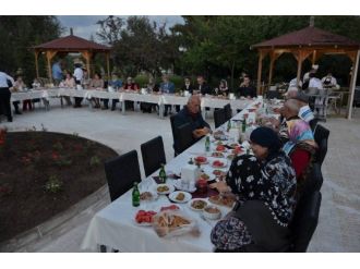 Vali Kahraman Huzur Evi Sakinleri İle İftar Yemeğinde Buluştu