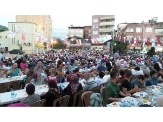 Sultanbeyli Salıpazarlılar Derneği’nden İftar