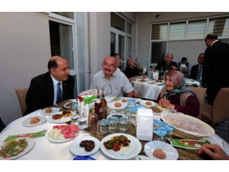 Vali Çomaktekin’den Ramazan Bayramı Mesajı