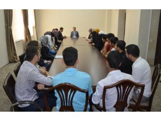 Vali Tapsız, Suriyeli Öğrencileri Kabul Etti