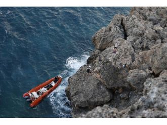 30 Metrelik Falezlerden Kayalıklara Çakıldı