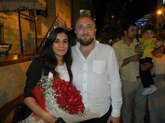 1,5 Yıllık Sevgilisine Çark Caddesinde Evlilik Teklifi Etti