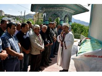 Keneden Ölen Kişinin Cenazesi Toprağa Verildi