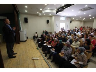 Bayraklı’da İşsizlere Destek Sürüyor