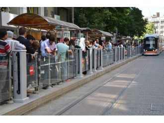 Tramvaylar Doldu Taştı