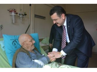 Başkan Genç, Huzurevi Sakinleri Ve Hastalarla Bayramlaştı