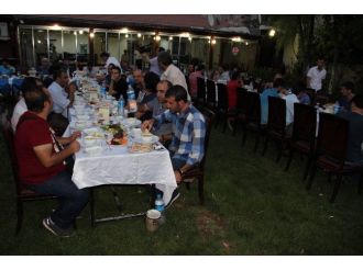 Ak Parti’li Akar, Basın Mensuplarıyla İftarda Bir Araya Geldi