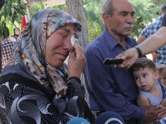 Şehit Annesi: Bizim Bayramımız Yok Gelip Taşları Seviyoruz