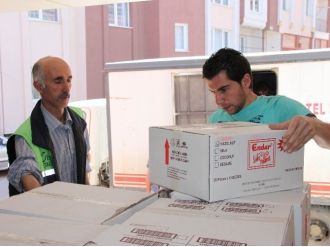 Hayat Ağacı Derneği’ne Bayram Çikolatası Gönderdi