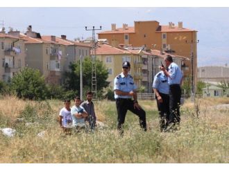 16 Yaşındaki Genç Boş Arazide Ölü Bulundu