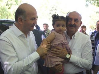 Bakan Müezzinoğlu İle Vatandaş Arasında İlginç Sigara Diyalogu