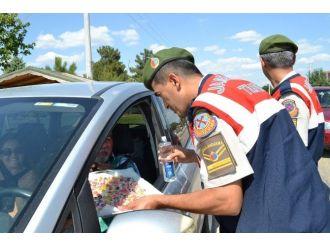 Jandarmadan Şeker Gibi Bayram Uygulaması