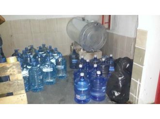 İzmir’de Kaçak Ve Sahte İçki Operasyonu