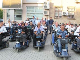 Sandıklı Belediyesinden Engellilere Bayram Öncesi Hediye