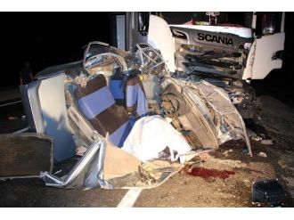 Otomobil Tır’ın Altına Girdi: 1 Ölü