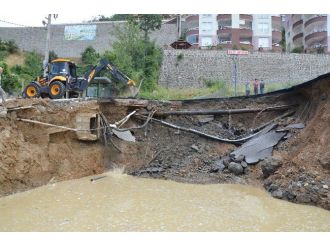 Karşıyaka, 1 Ve 2 Nolu Beşirli Mahallelerinde Zorunlu Su Kesintisi