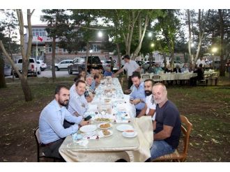 Vali Öztürk, Ahlat’ta İftar Yemeğine Katıldı