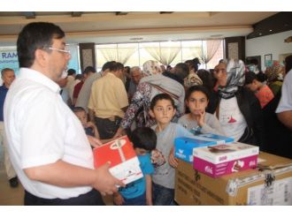 İhtiyaç Sahibi Çocukların Yüzü Güldü