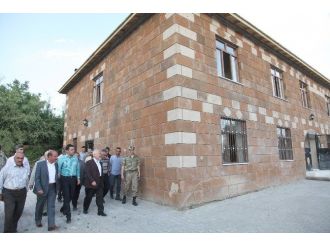 Vali Öztürk’ün Ahlat Ziyareti