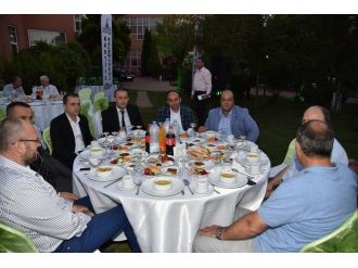 Başkan Üzülmez Kartepeli İş Adamlarıyla İftarda Buluştu