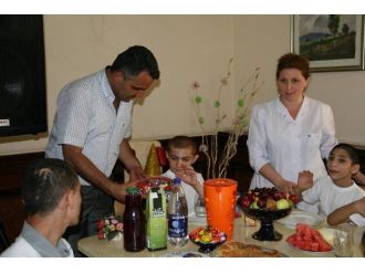 Yavuzaslan, Bakü’de Sosyal Yasam Merkezindeki Çocuklarla Buuştu