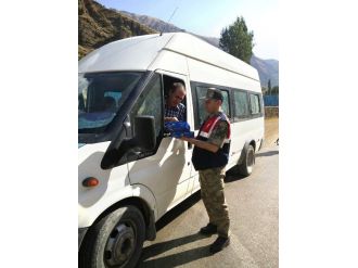 Jandarma’dan Sürücelerin Bayramını Kutlayarak Uyardı
