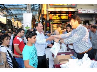 Başkan Dündar İftariyelik Dağıttı