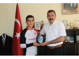 Milli Atletten Kısacık’a Ziyaret