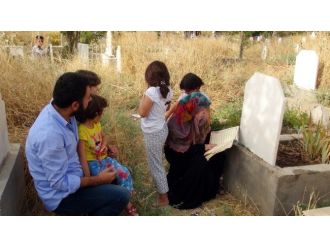 Batman’da Arife Günü Mezarlıklar Ziyaret Edildi