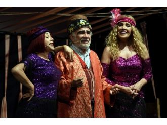 Komik-i Meşhur Dümbüllü Aliağa’da Sahnelendi