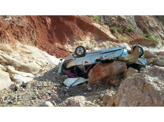 Yaşlı Çift Uçuruma Yuvarlanan Otomobilde Hayatını Kaybetti
