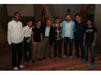 Melikgazi Belediye Başkanı Büyükkılıç Bayram Namazını Hunat Camiinde Kıldı