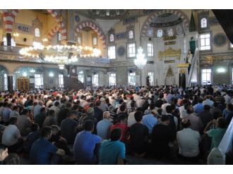Elazığ’da Camiler Doldu