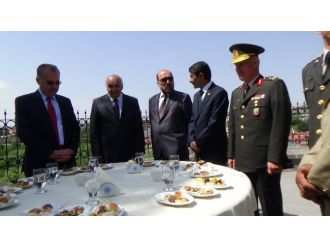 Kars’ta Protokol Bayramlaştı