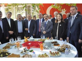 Bakan Ayşenur İslam, Sakarya Protokolü İle Bayramlaştı